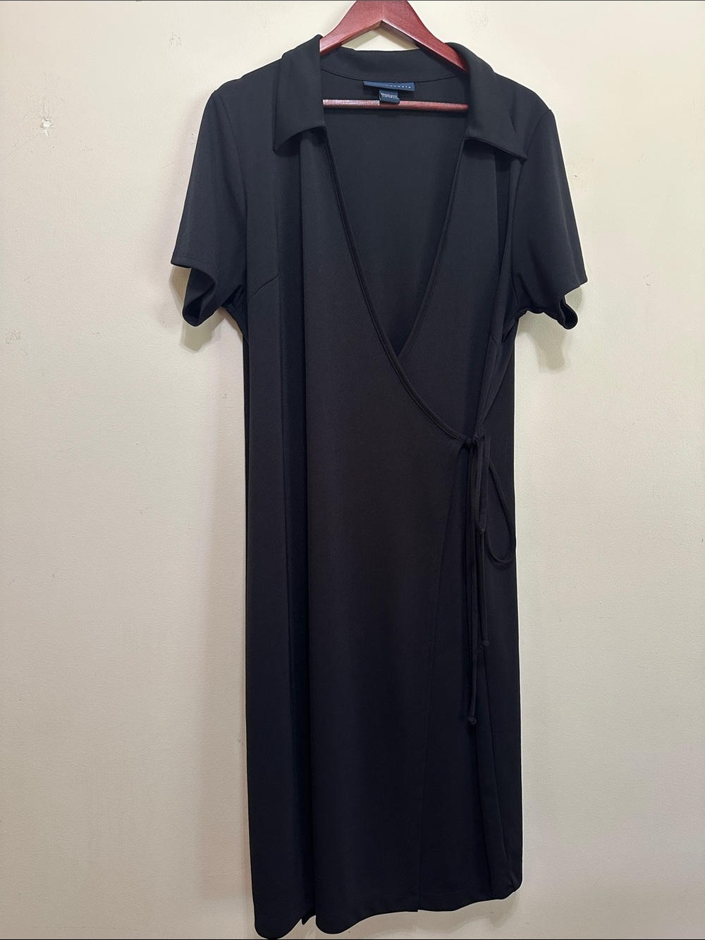 Venezia Black Short-Sleeve Wrap Midi Dress with Collar
